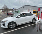Hyundai Ioniq 5 em um Supercharger (imagem: fiehlsport/YT)