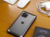Um iPhone 12 Pro Max com uma porta USB tipo C está buscando consideravelmente mais do que Apple carregado para o modelo original. (Fonte da imagem: DEEP s.r.o)