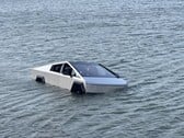 Um Cybertruck da Tesla teve que ser recuperado do Lago Grapevine, no Texas, depois de um teste de Modo Wade que falhou.