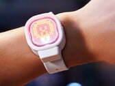 O visor de matriz de pontos da Godox também pode ser usado como pulseira.