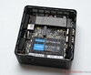 Geekom Mini IT15 com fundo aberto