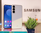 O Galaxy S25 FE apresenta uma linguagem de design familiar e molduras de tela relativamente finas. (Fonte da imagem: Notebookcheck)
