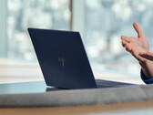 A HP cobra US$ 1.699,99 pelo EliteBook Ultra G1q, apesar das semelhanças esmagadoras que existem com o OmniBook X, muito mais barato. (Fonte da imagem: HP)