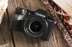 A Fujifilm X-S20 é uma atualização incremental da linha de câmeras APS-C de montagem em X de médio porte da Fujifilm. (Fonte da imagem: Fujifilm)