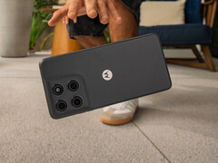 O Moto G37 Power tem certificação IP64 e MIL-STD-810H.