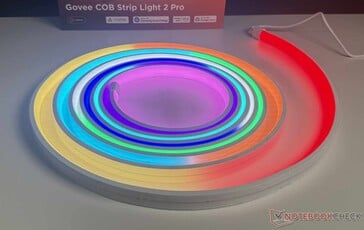 A Govee COB Strip Light 2 Pro pode emitir luz em uma variedade de cores, conforme desejado...