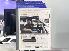 A Asus exibiu o monitor de papel eletrônico MP13UC e o estande ATS01D na Computex 2026.
