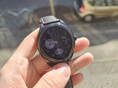 Huawei Watch buds ao sol