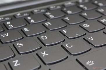 o feedback das chaves é mais superficial e mais suave que as chaves de um ThinkPad, HP Envy, ou HP Spectre