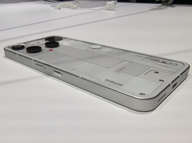 Nada Telefone (3) Branco (fonte da imagem: Notebookcheck)