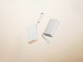 Os dois novos carregadores portáteis têm capacidades nominais de 15.000 mAh e 20.000 mAh. Na foto: os dois novos modelos.