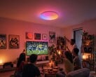 O luminário de teto SwitchBot RGBICWW apresenta efeitos de cores dinâmicos RGBIC