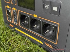 Três tomadas de 230 V