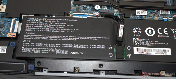 A bateria oferece uma capacidade de 99,8 Wh.