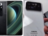 A comparação Xiaomi Mi 10 Ultra (L) vs Mi 11 Ultra (R) revela numerosas diferenças...especialmente com o SoC e a lomba da câmera. (Fonte da imagem: Xiaomi/Tech Buff PH)