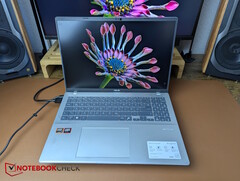 A Radeon 860M teve um desempenho ainda pior do que a Radeon 760M em nossos primeiros resultados de benchmark (Fonte da imagem: AMD)