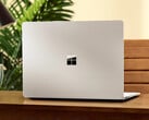 Segundo informações, o Surface “Minos” estará disponível nos acabamentos Preto e Platina; na foto, o Surface Laptop 8.