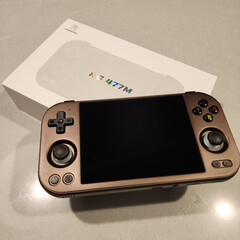 O Anbernic RG477M já está nas mãos dos avaliadores. (Fonte da imagem: Cary Golomb)