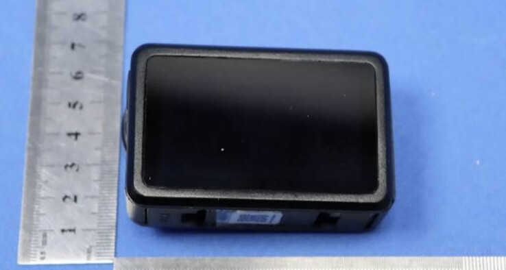 Um protótipo do DJI Osmo Action 6 visto de trás (Fonte da imagem: FCC)