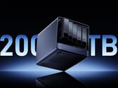 A configuração com 128 GB de RAM unificada pode executar modelos da classe 120B localmente. Na foto: uma imagem promocional destacando a capacidade total de armazenamento do NAS.