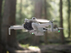 O Mini 4 Pro continua sendo o mais recente lançamento de drone de 249 g da DJI. (Fonte da imagem: DJI - editado)