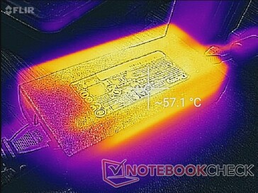 O adaptador AC pode ficar bem quente a mais de 57 C quando se joga por mais de uma hora