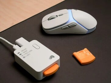 Glorious Model O3 Wireless branco com a base multiuso e a bateria sobressalente. (Fonte da imagem: Glorious)