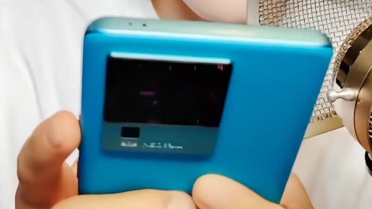 A câmera deste smartphone se parece com a de um carro-chefe da Vivo, mas tem o que parece ser a iQOO Neo Branding. (Fonte: Estação de bate-papo digital via Weibo)
