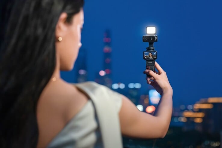 A Insta360 Luna Ultra tem um design de lente dupla