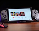 O controle de jogo sem fio Abxylute S8 se estende para caber no Nintendo Switch e em outros dispositivos móveis. (Fonte da imagem: Abxylute)