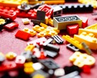 Uma foto mostrando peças de LEGO em um tapete vermelho (Fonte da imagem: Efraimstochter - Pixabay)