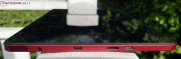 Esquerda: entrada para fone de ouvido de 3,5 mm, USB-C 2.0, slot microSD, USB-C 3.1 Gen 1 com DisplayPort