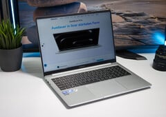 Geekom GeekBook M16 com Intel Core Ultra 9 e bateria de 99,9 Wh