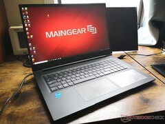 O Maingear Vector Pro é 1,5 libras mais leve que o Razer Blade Pro e com desempenho quase idêntico