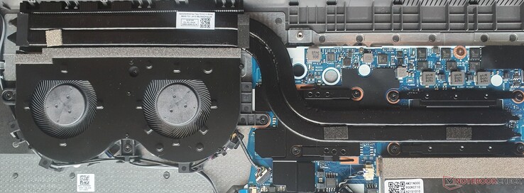 A CPU e o dGPU devem apreciar os dois ventiladores de tamanho médio e dois tubos de calor.