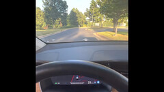 Tesla FSD teste infantil (imagem: Carmine's/YouTube)