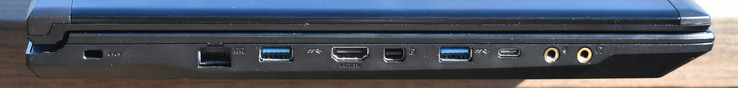 Left: Kensington Lock, Gigabit Ethernet, USB 3.0, HDMI, mini-DisplayPort, USB 3.0, USB 3.1 Type-C Gen 2, Microphone, Headphones