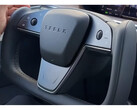 A Tesla oferece o novo volante Yoke para o Model S e o Model X (imagem: Tesla / @dkrasniy, X-App)