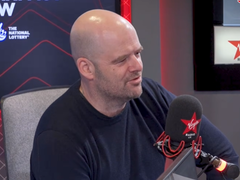 Uma captura de tela de Dan Houser no The Chris Evans Breakfast Show (fonte da imagem: Virgin Radio UK YT)