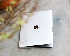 Apple deve lançar um MacBook barato com tela de 12,9 polegadas em breve (Fonte da imagem: Thai Nguyen)