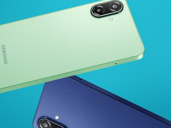 O Galaxy F70e tem um acabamento em couro.