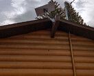 Suporte padrão para antena parabólica no telhado.