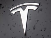 A função Autopilot da Tesla continua sendo alvo de críticas.