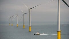 Um barco no parque eólico offshore de Rampion (Fonte da imagem: Rampion)
