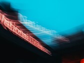 Desfoque de movimento abstrato do letreiro do National Theatre em Londres (Fonte da imagem: Samuel Regan-Asante via Unsplash)