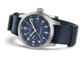 O Hamilton Khaki Field Power Reserve 40 mm com mostrador azul