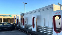 A Tesla implanta os MegapackChargers para enfrentar os congestionamentos dos feriados nas estações Supercharger (Fonte da imagem: PRNDL por Jordan Golson)