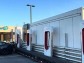 A Tesla implanta os MegapackChargers para enfrentar os congestionamentos dos feriados nas estações Supercharger (Fonte da imagem: PRNDL por Jordan Golson)