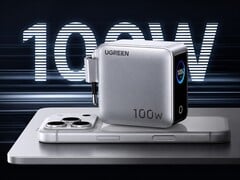 O novo Ugreen Nexode Pro 100W possui quatro portas e um visor inteligente