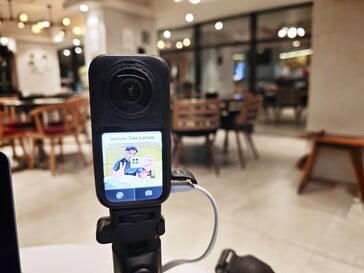 A Insta360 X6 vem com suporte a gestos